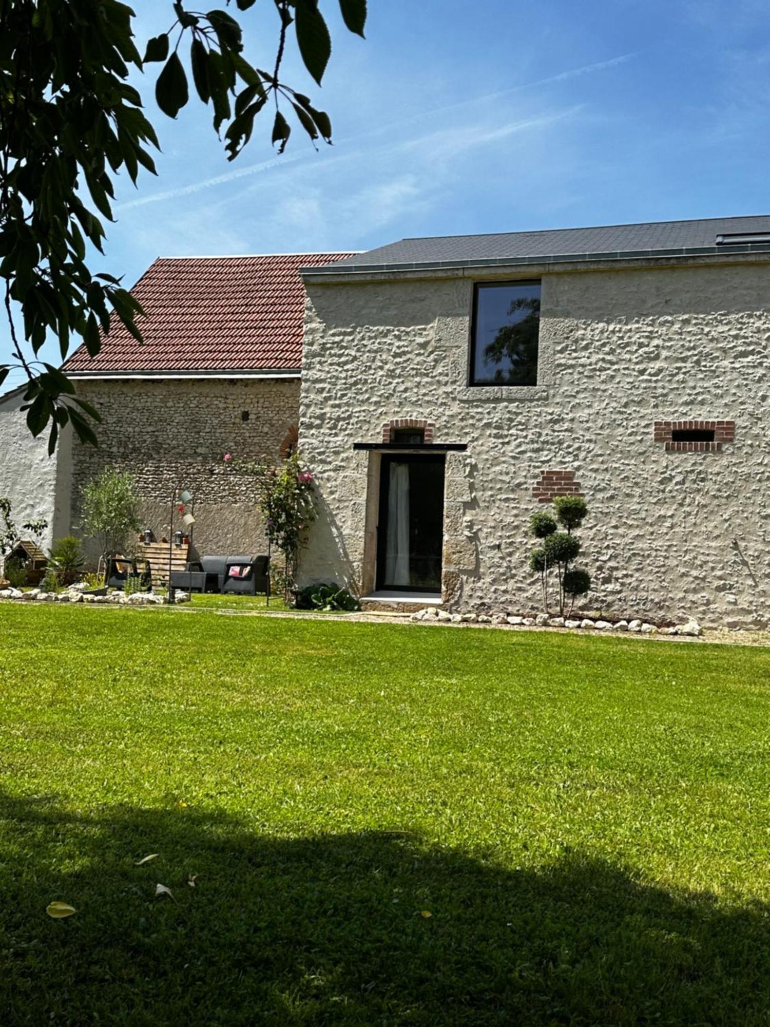 Gite Du Chat Roux La Chapelle-Saint-Martin-en-Plaine Extérieur photo